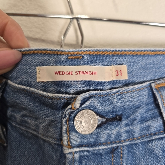 Levi's Premium Wedgie Straight Jeans Size 31 Medium Wash Distressed Button Fly - Picture 5 of 9